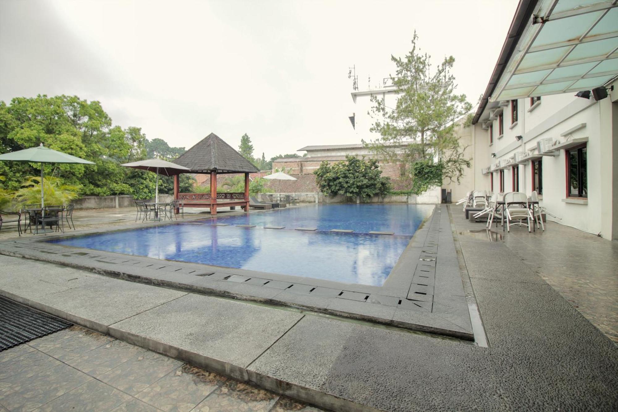 Collection O 295 Grha Ciumbuleuit Guest House Bandung Exterior foto